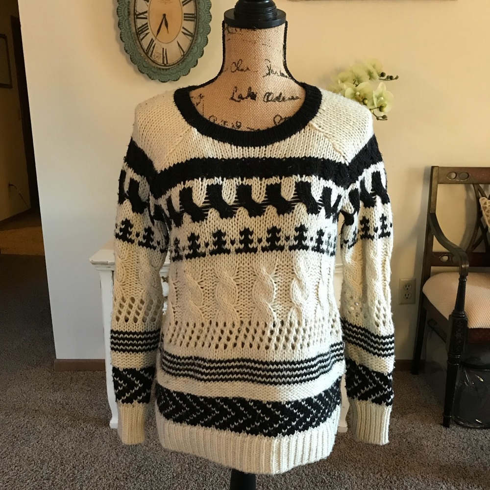 American Eagle black and white sweater